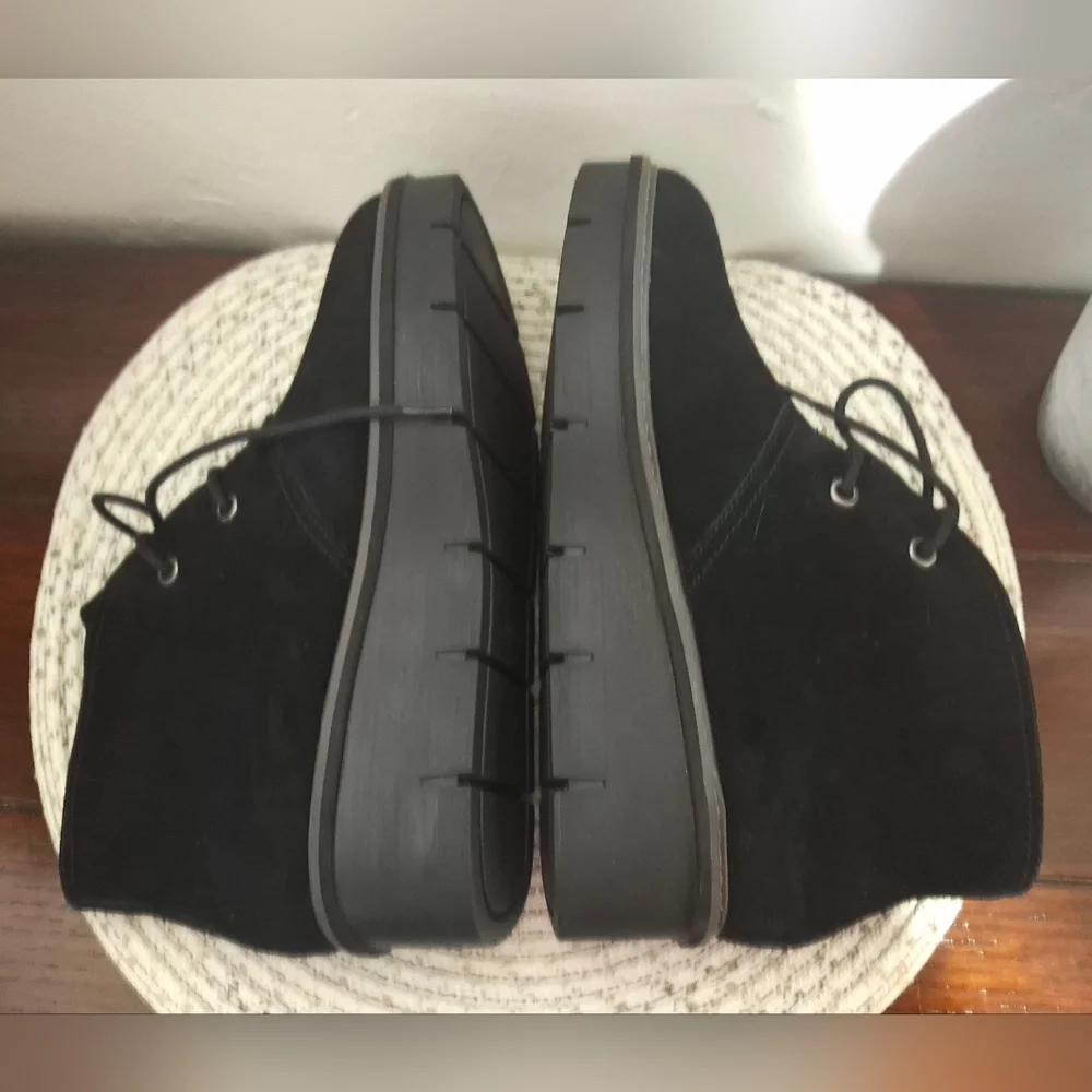 Clarks Black Suede Chukka Boots Size 8.5.